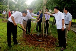 Hội ND tỉnh: Dâng hương tưởng nhớ Chủ tịch Hồ Chí Minh và xây dựng “Vườn cây ơn Bác”