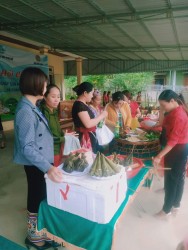 Xã Châu Kim (Quế Phong ) tổ chức hội chợ trưng bày nông sản an toàn.