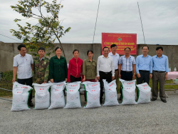 Hội Nông dân tỉnh Nghệ An tổ chức trao con giống và thức ăn chăn nuôi cho hội viên nông dân