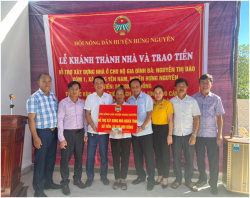 Hội Nông dân huyện Hưng Nguyên: Trao tiền hỗ trợ xây dựng nhà ở cho hội viên nông dân
