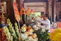 Hội Nông dân tỉnh Nghệ An dâng hoa, dâng hương tưởng niệm các Anh hùng Liệt sỹ