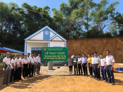 Hội Nông dân xã Phúc Sơn, Đức Sơn trao tặng 20 triệu đồng Viên gạch nghĩa tình hỗ trợ hội viên nghèo xây dựng nhà ở