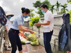 Hơn 54 triệu đồng và nhiều nông sản sạch được Hội ND huyện Nghi Lộc trao tặng khu cách ly phòng chống dịch bệnh
