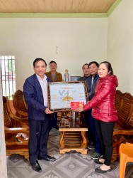 Chủ tịch Hội Nông dân tỉnh thăm, chúc mừng Giáng sinh tại huyện Quỳnh Lưu