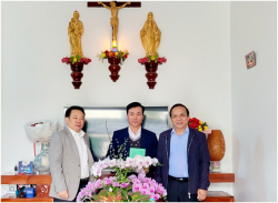 Lãnh đạo Hội Nông dân tỉnh Nghệ An thăm, chúc mừng Lễ Giáng sinh